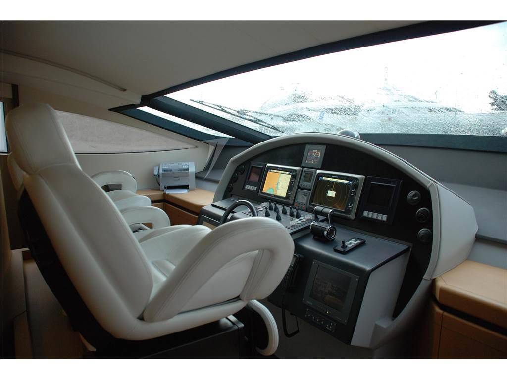 Pershing 90