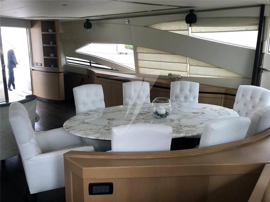 Pershing 90