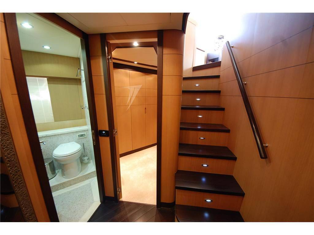 Pershing 90