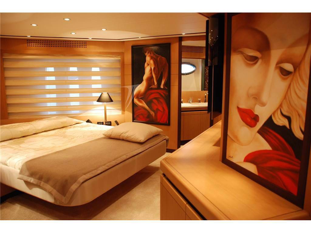 Pershing 90