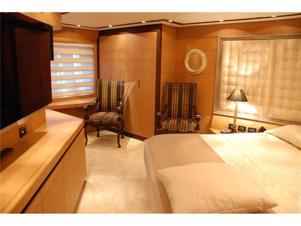 Pershing 90