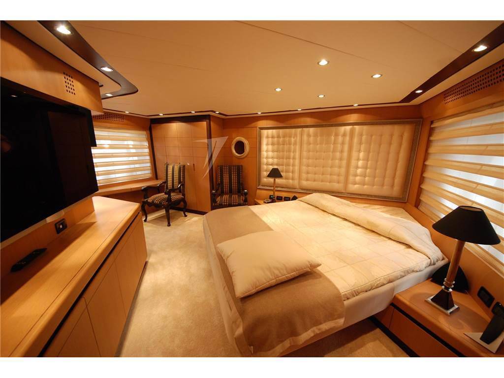 Pershing 90