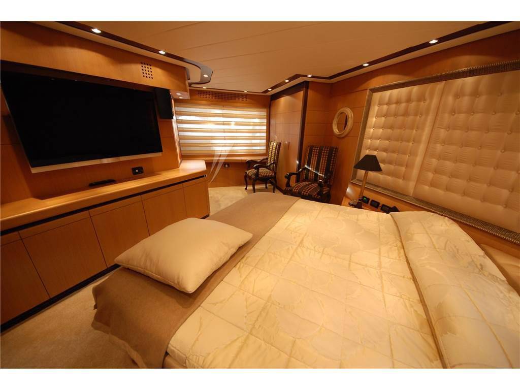 Pershing 90