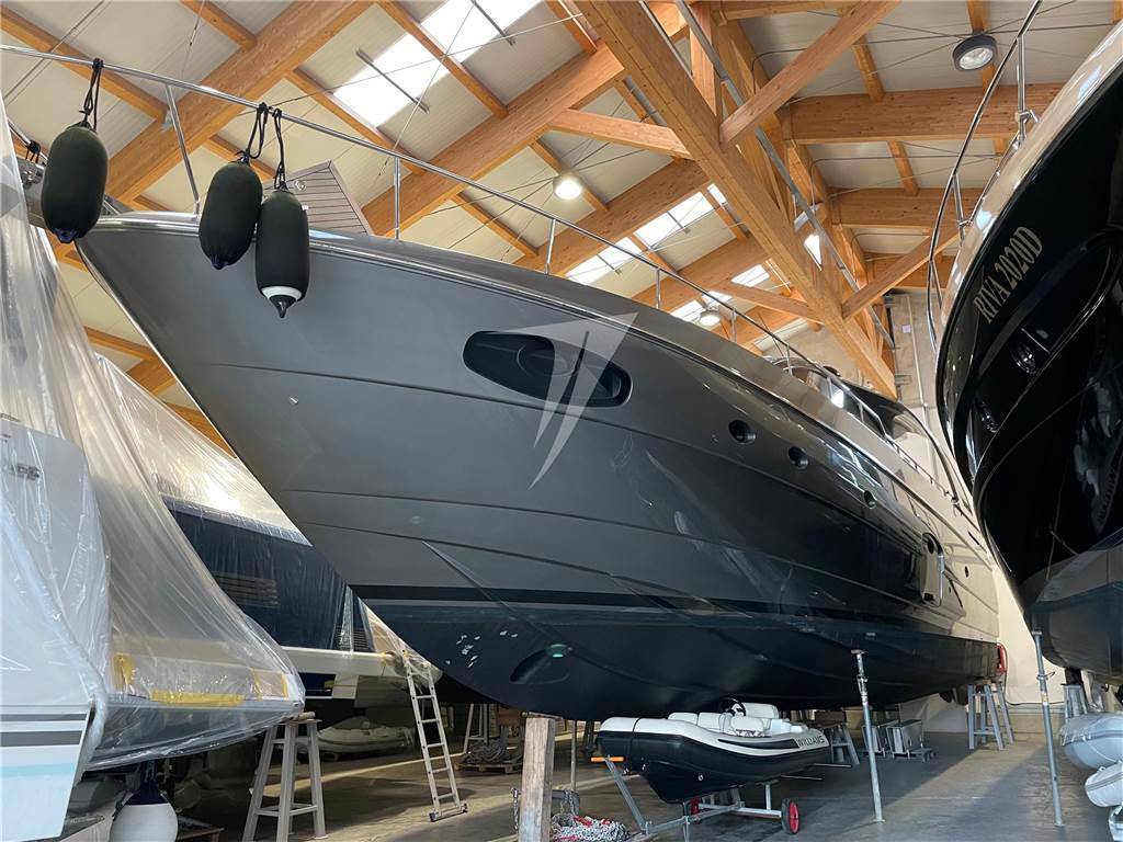 Pershing 70