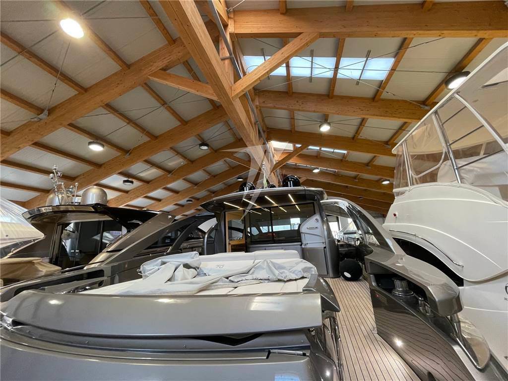 Pershing 70