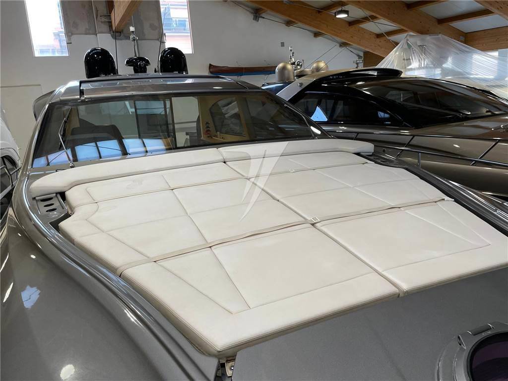 Pershing 70