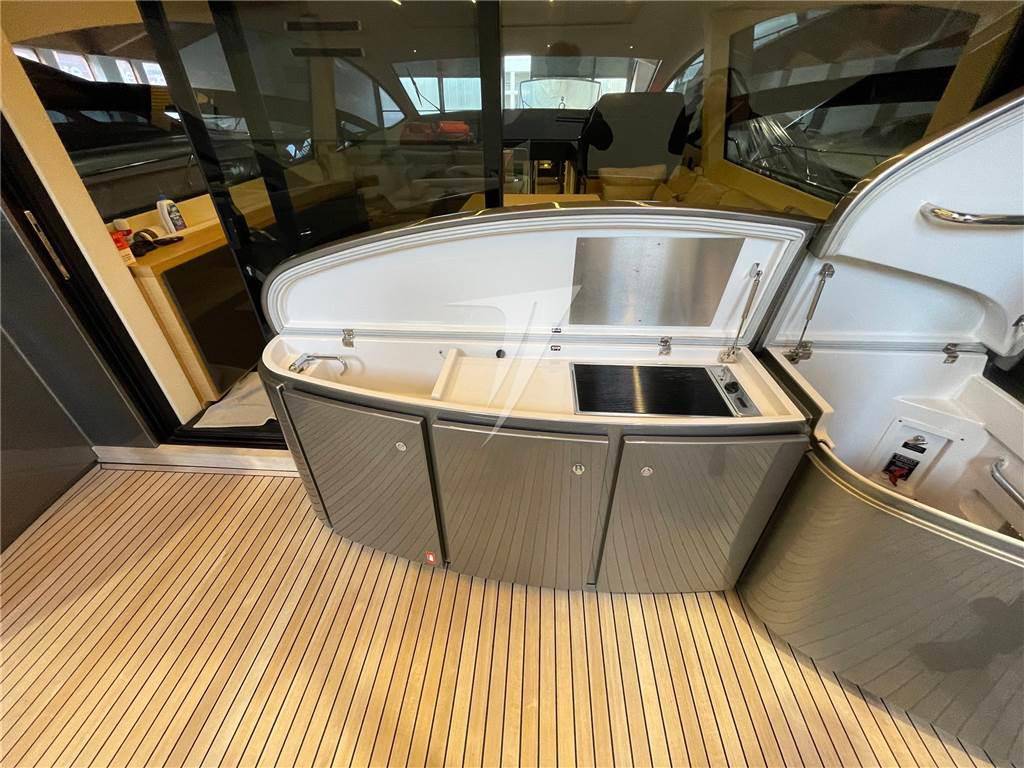 Pershing 70