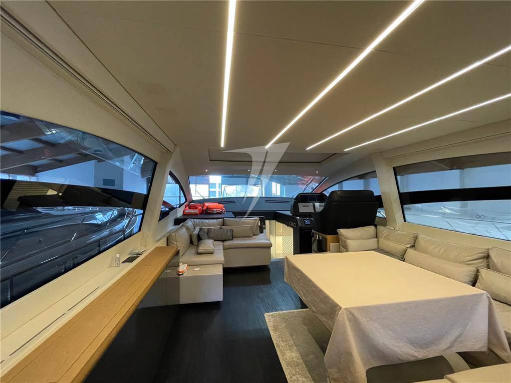 Pershing 70
