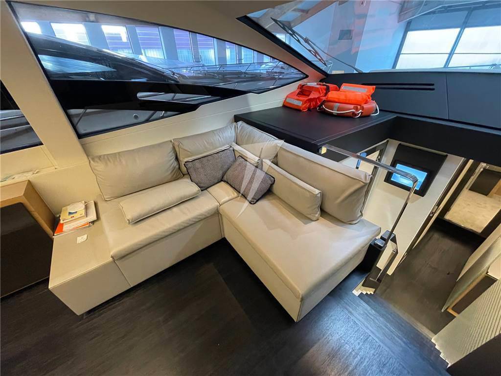 Pershing 70