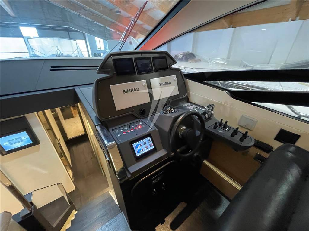 Pershing 70