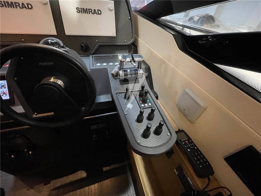 Pershing 70