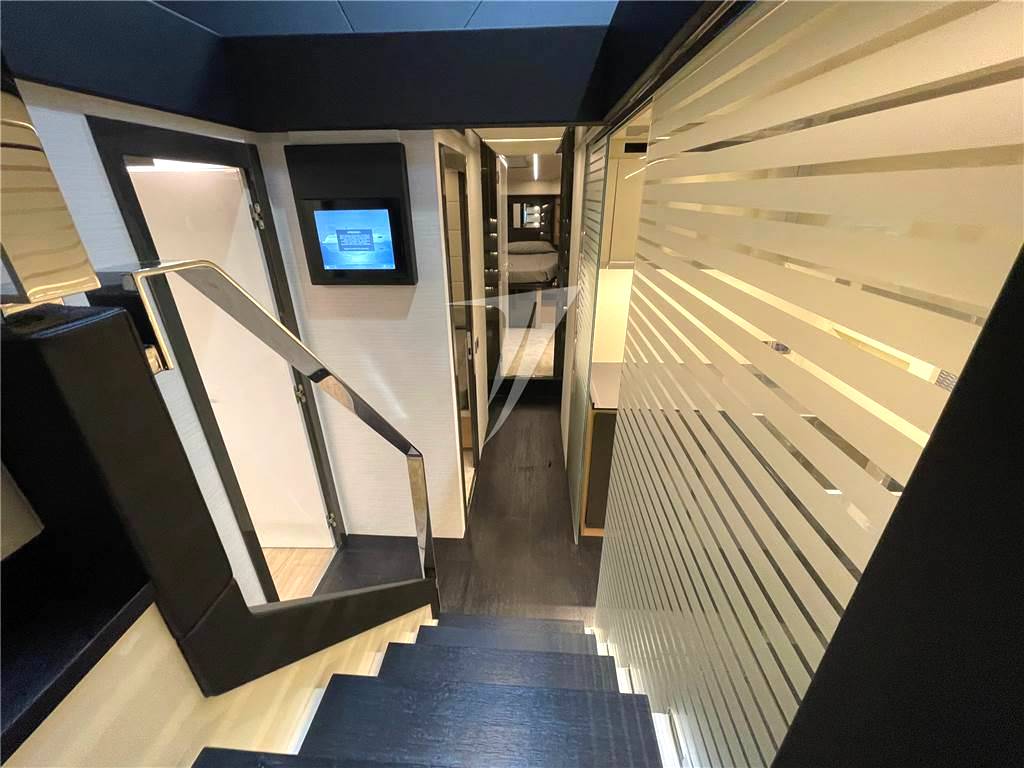 Pershing 70