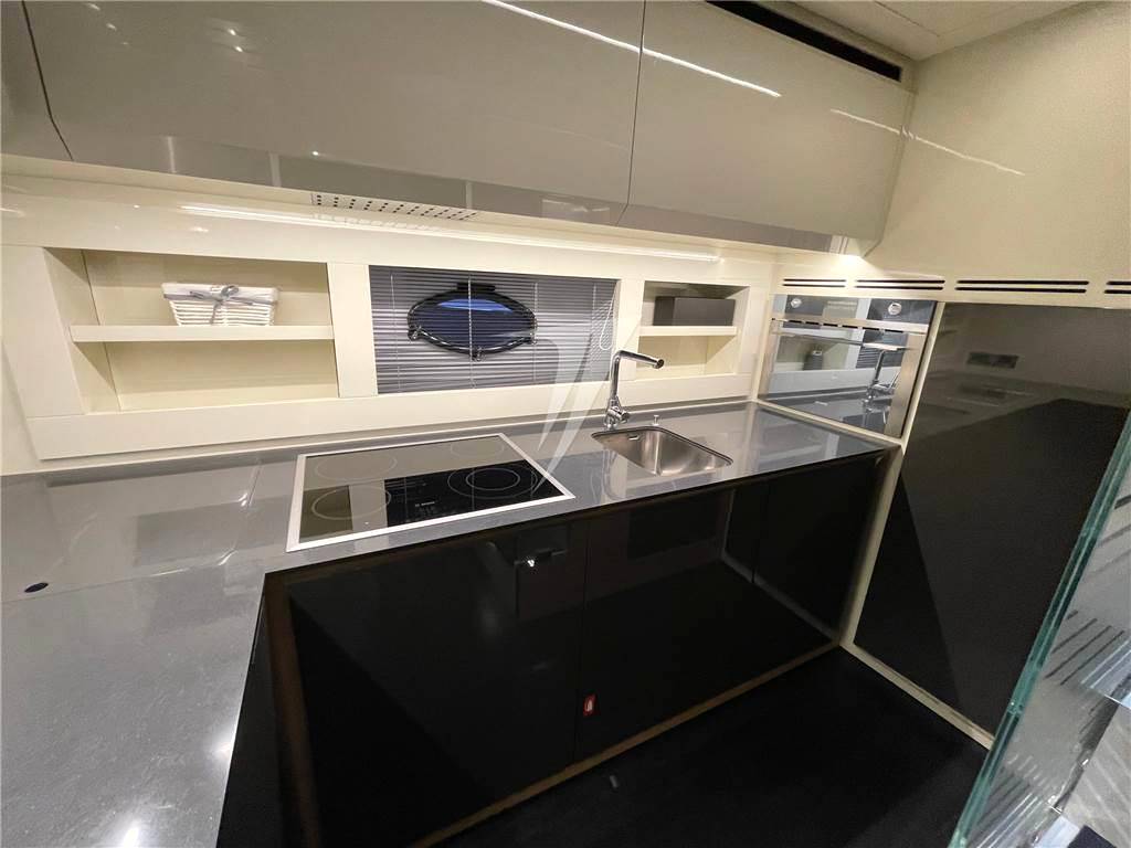 Pershing 70
