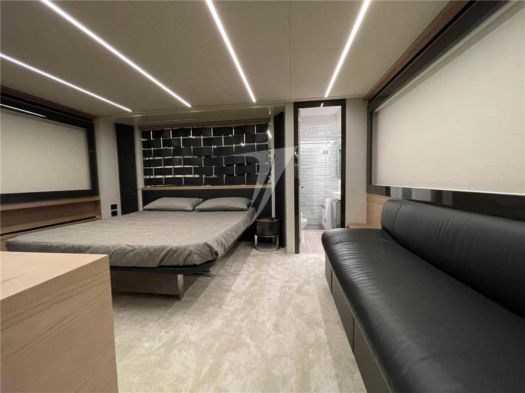 Pershing 70