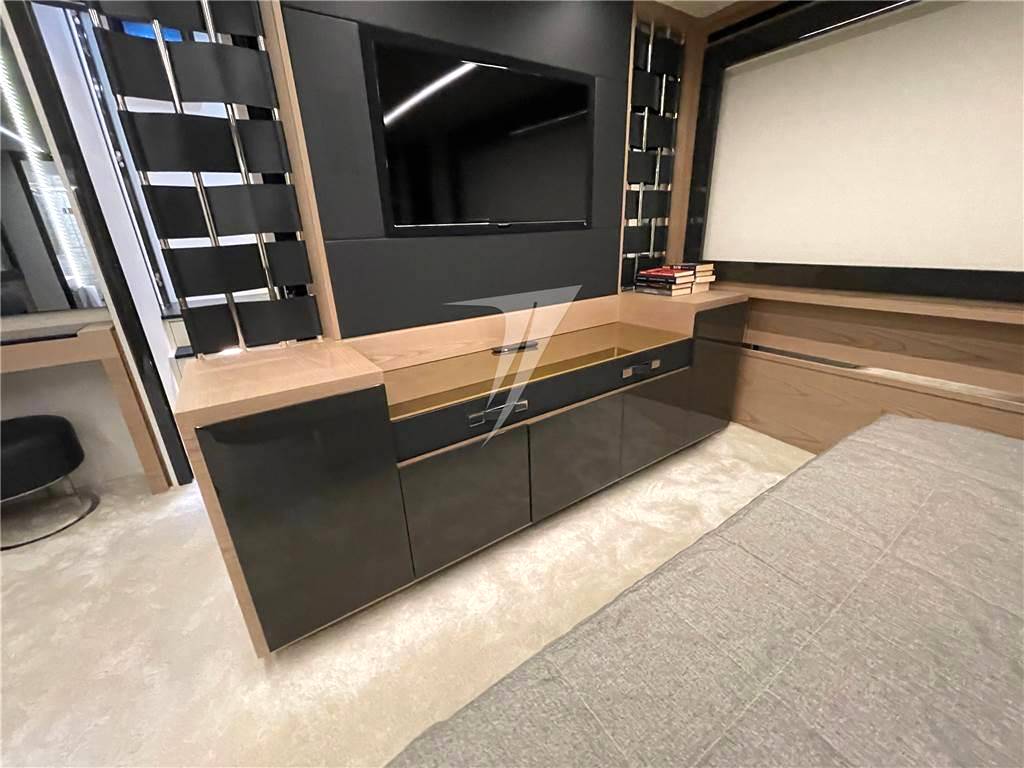 Pershing 70
