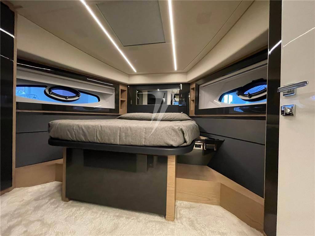 Pershing 70