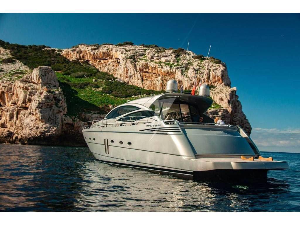 Pershing 62