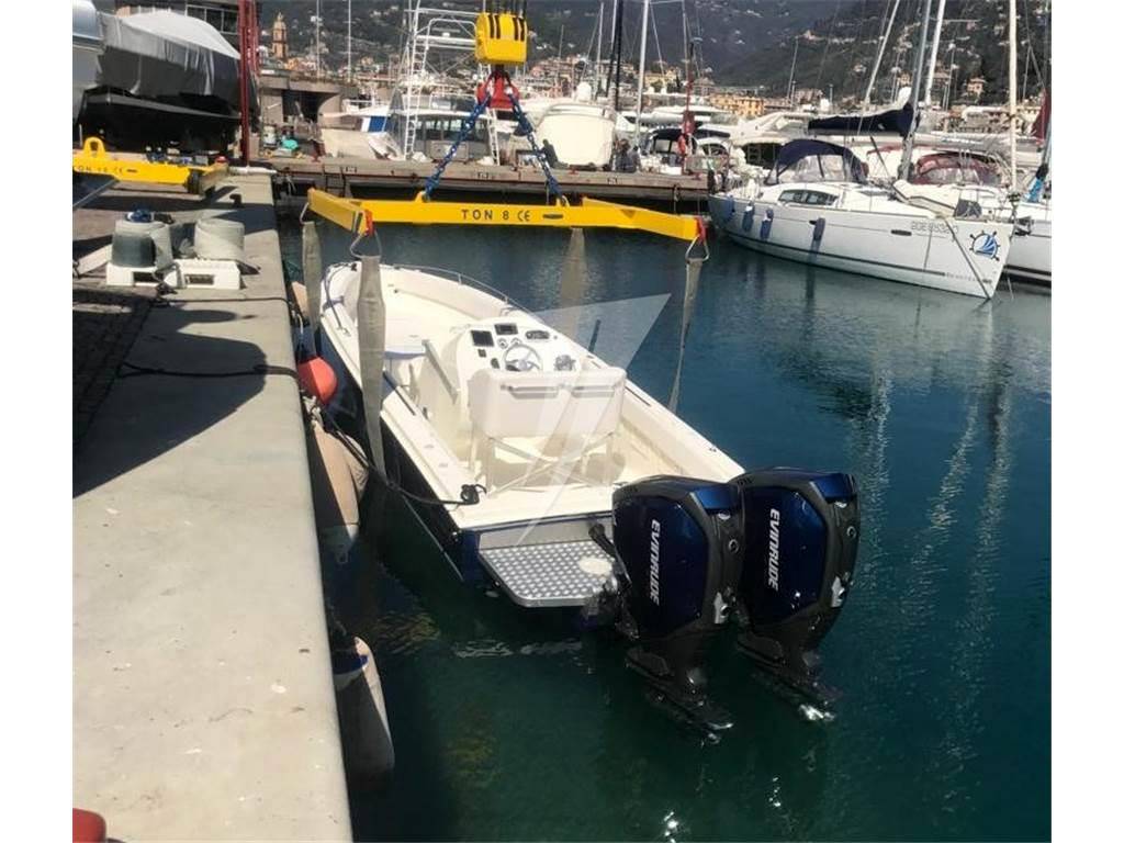 Magnum marine Magnum 27' center