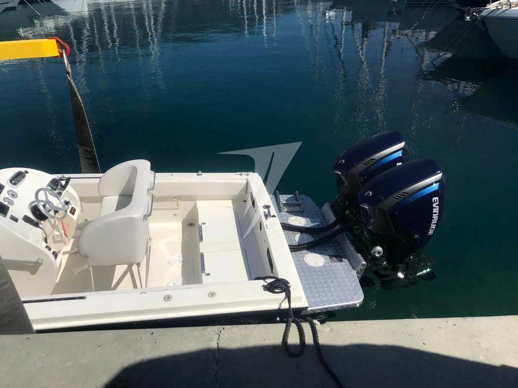 Magnum marine Magnum 27' center
