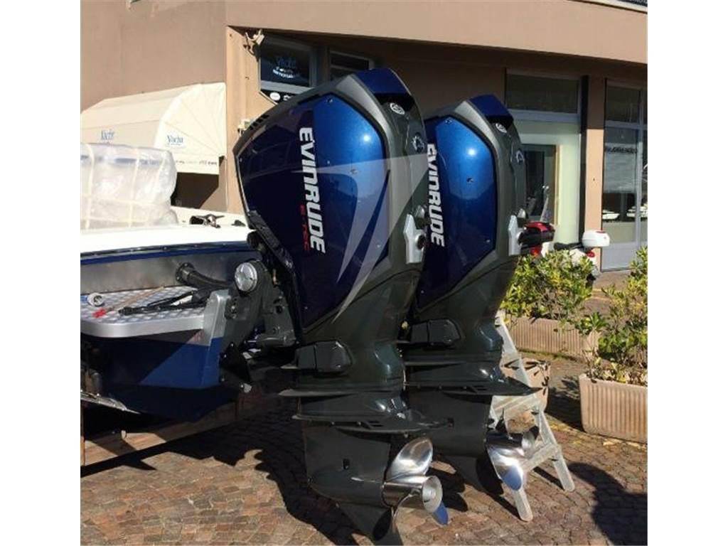 Magnum marine Magnum 27' center