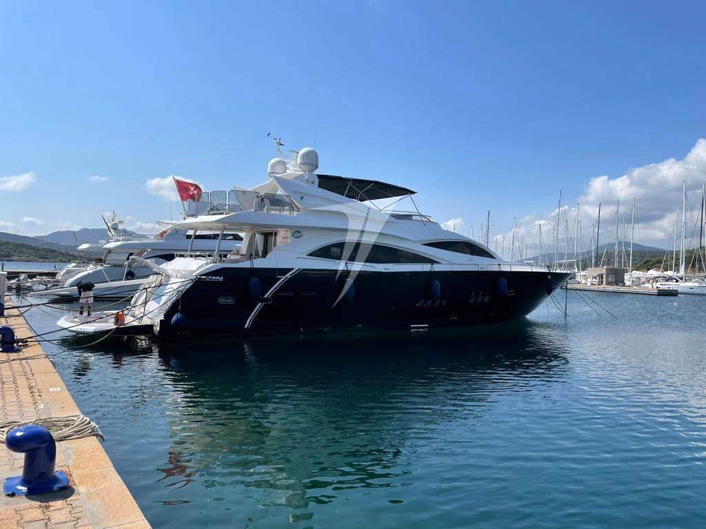 Sunseeker 90 yacht
