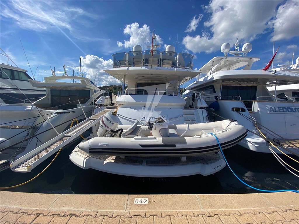 Sunseeker 90 yacht