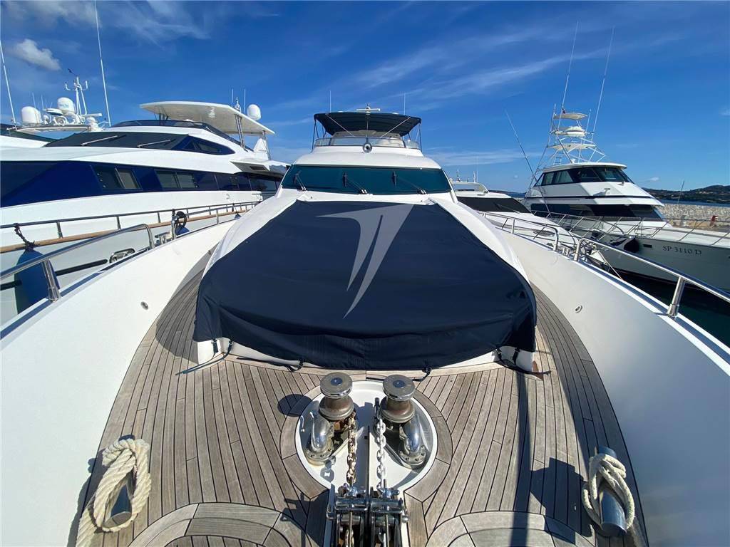 Sunseeker 90 yacht
