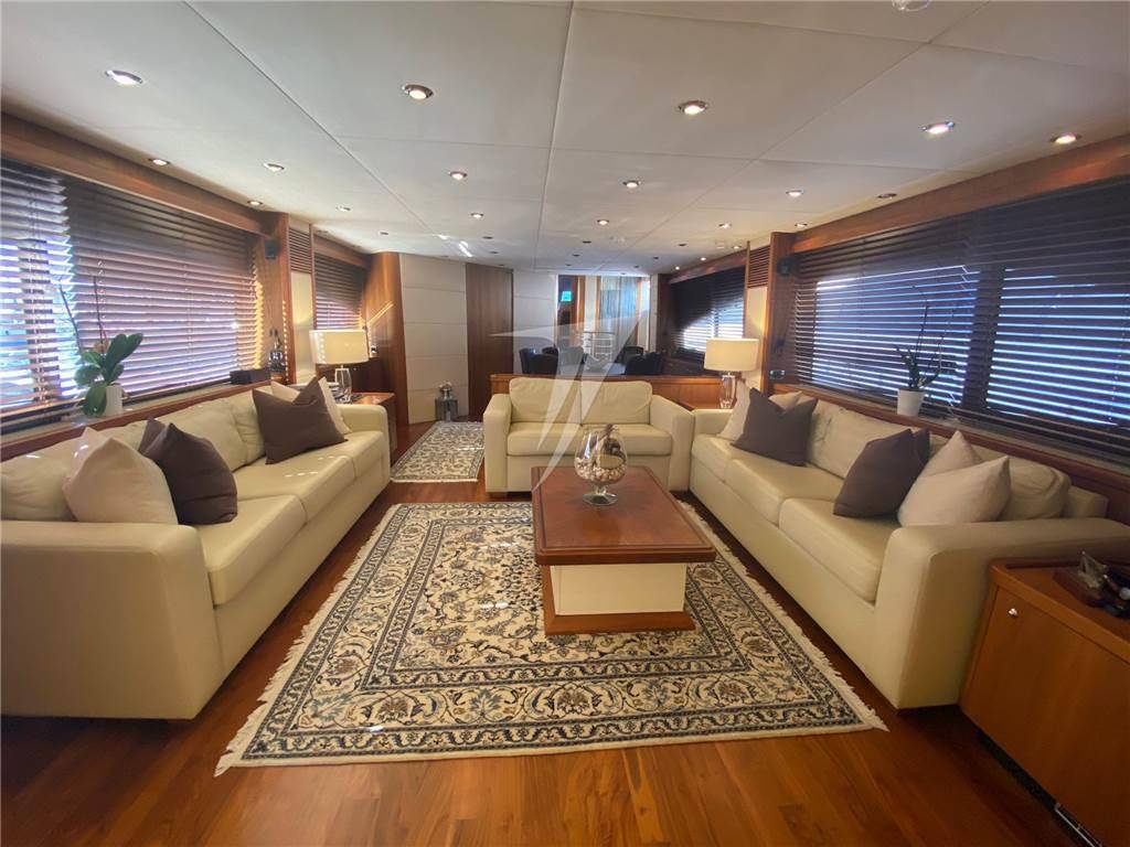 Sunseeker 90 yacht