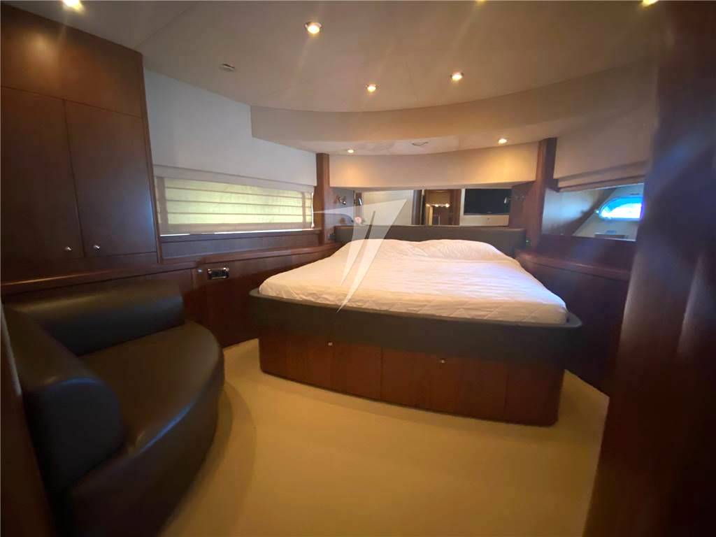 Sunseeker 90 yacht