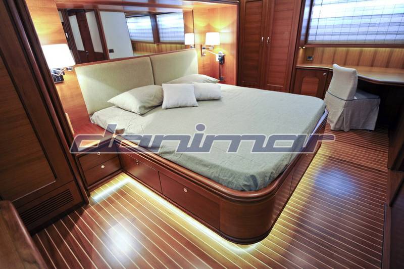 Grand banks 76
