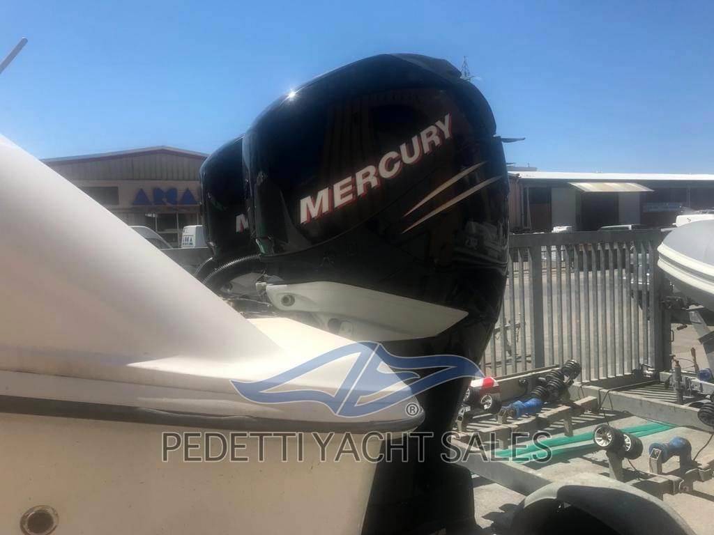 Boston whaler 32 cuddy
