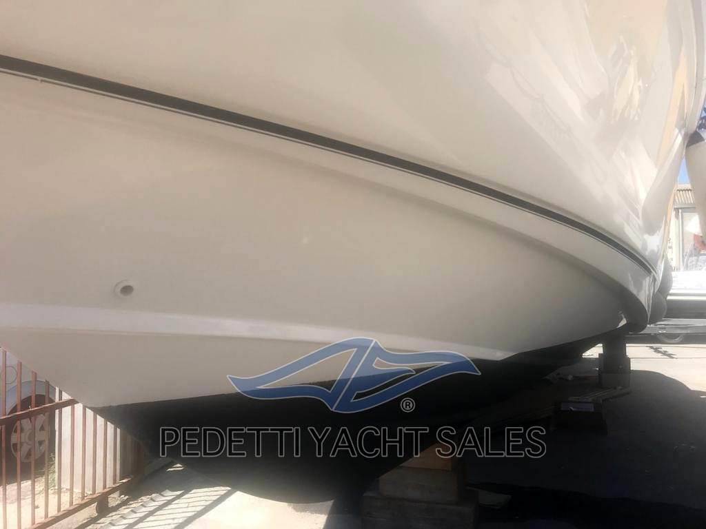 Boston whaler 32 cuddy