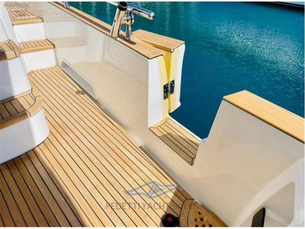 Azimut Magellano 53