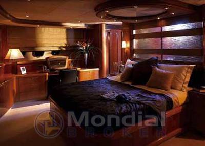 Sunseeker 82 yacht