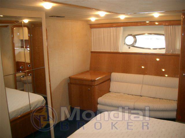 Ferretti 68' fly