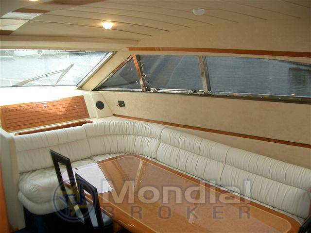 Ferretti 68' fly