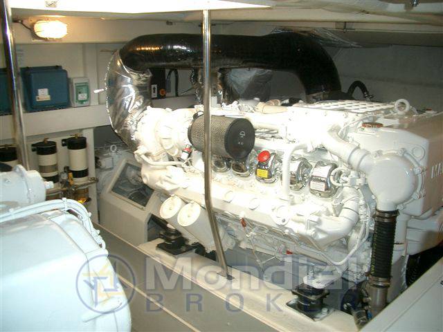 Ferretti 68' fly
