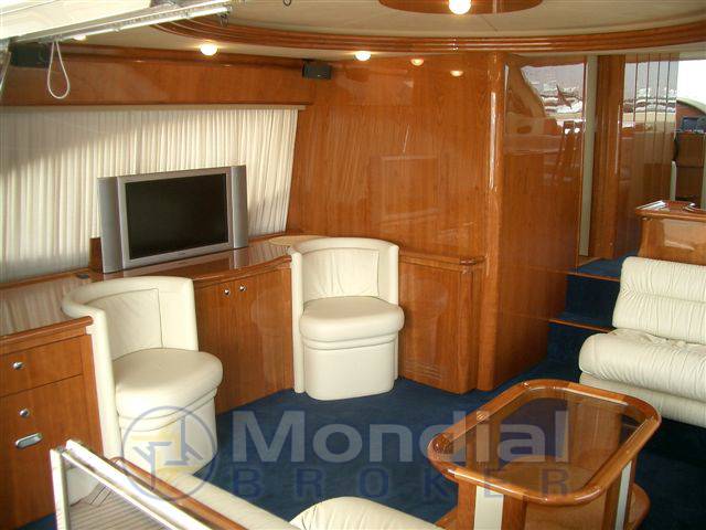 Ferretti 68' fly