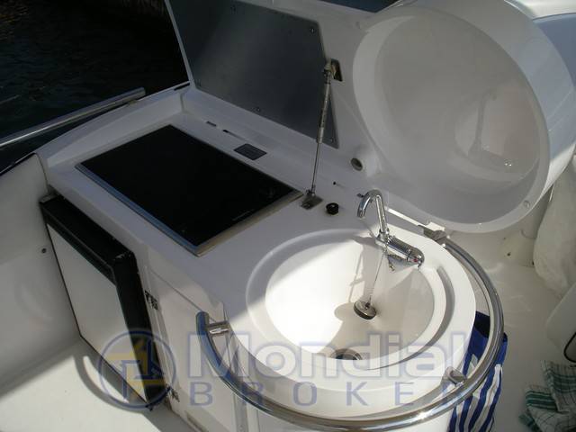 Fairline Phantom 43' fly