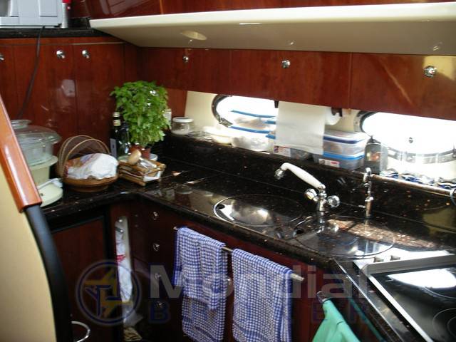 Fairline Phantom 43' fly