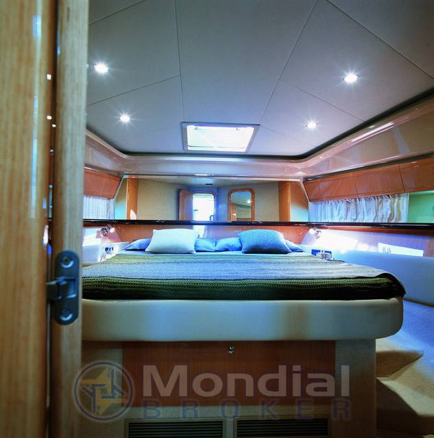 Ferretti 530