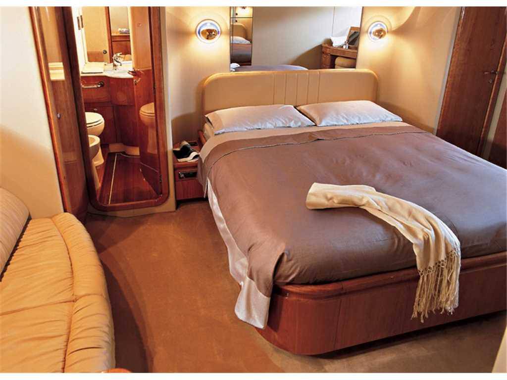 Ferretti 680