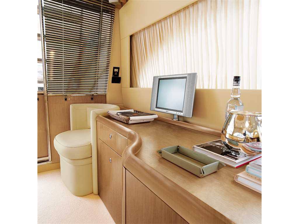 Ferretti 530