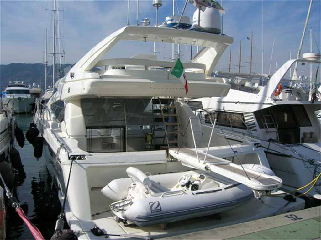Ferretti 590