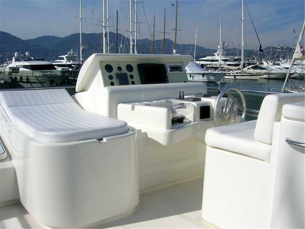 Ferretti 590