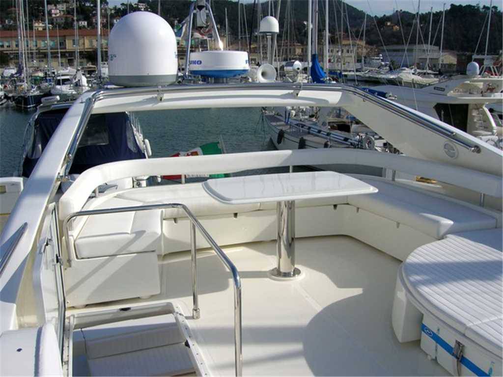 Ferretti 590