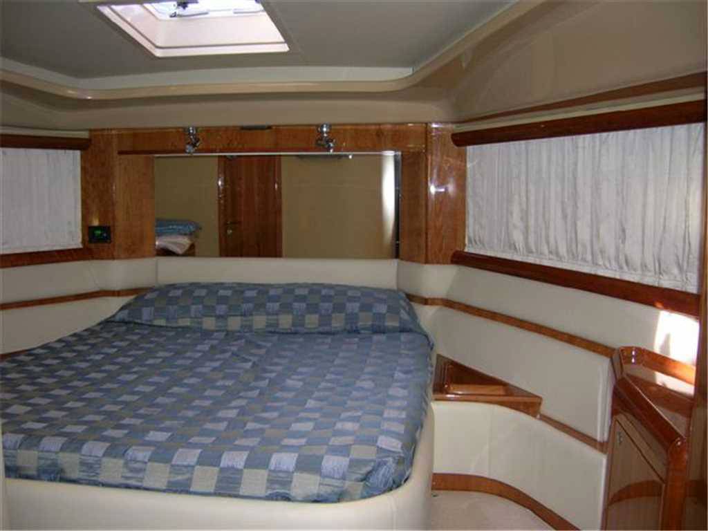 Ferretti 590