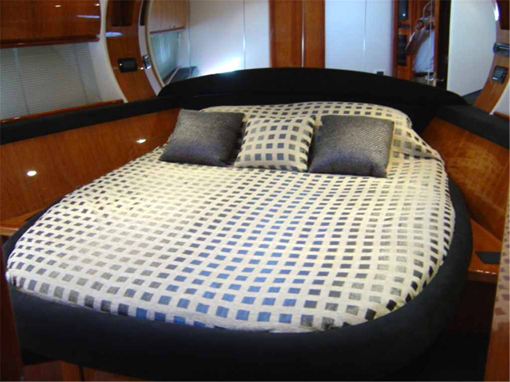 Pershing 54