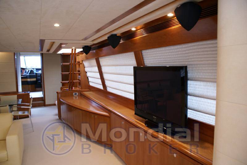 Ferretti 830