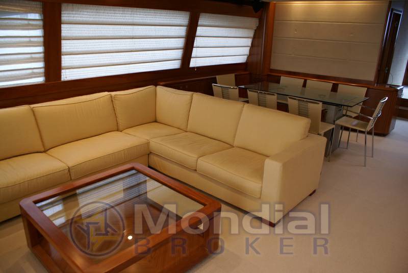 Ferretti 830
